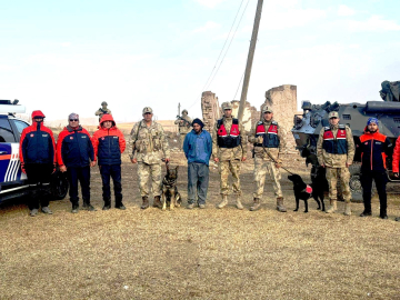 Jandarma, kayıp kişiyi iz takip köpekleriyle buldu