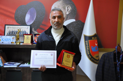 Yolcuyu hastaneye yetiştiren sürücü ödüllendirildi