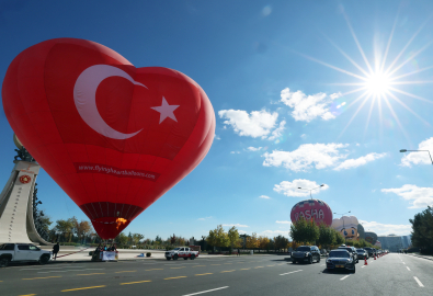 Türk bayraklı sıcak hava balonları, Ankara semalarını süsledi
