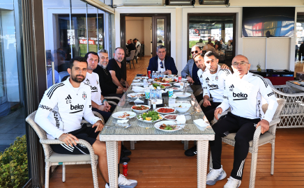 Beşiktaş Başkanı Serdal Adalı, Fenerbahçe derbisi öncesi futbolcularla buluştu