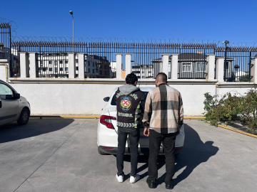 İstanbul- Arnavutköy'de otomobil kırmızı ışıkta geçti; bisikletli çocuklar kıl payı kurtuldu