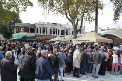 İstanbul - Eyüpsultan’da Osmancık pirinci ile yapılan pilav dağıtıldı; almak isteyenler kuyruk oluşturdu
