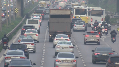 İstanbul - İstanbul'da haftanın ilk iş gününde trafik yoğunluğu
