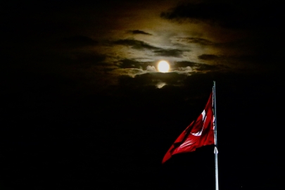 Süper Ay Manisa’da göz kamaştırdı