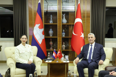Bakan Bolat, Kamboçyalı mevkidaşıyla ile bir araya geldi
