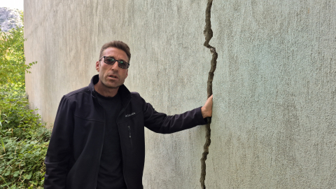 Eğirdir'de meyve bahçelerinde obruk ve yarıklar, evlerin duvarlarında çatlaklar oluştu