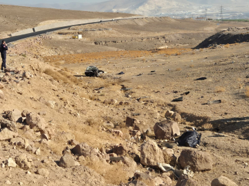 Niğde'de otomobil şarampole yuvarlandı: 2 ölü,1 yaralı