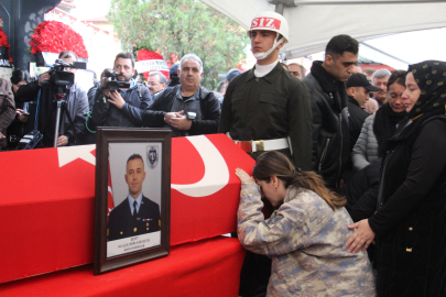 Şehit Astsubay Başçavuş Akın Karakuş, Sakarya'da son yolculuğuna uğurlandı (2)