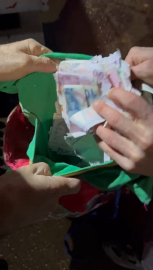 Temizlik görevlileri, çöpte buldukları para ve altınları sahibine teslim etti