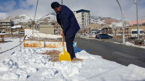 Van'ın Başkale ilçesi karla beyaza büründü