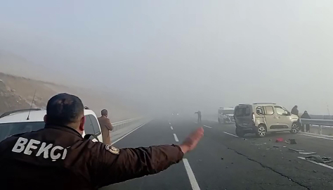 Erzurum ve Kars’ta sis etkili oldu; yolcu otobüsü ile TIR çarpıştı