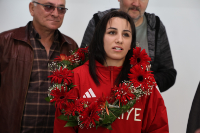Riyad’da bronz madalya kazanan milli sporcu Berna Tut törenle karşılandı
