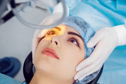 “Yakın Görmede Devrim: Lazer ve Biyolojik Doku Nakliyle Gözün Doğal Gücü Geri Kazandırılıyor”