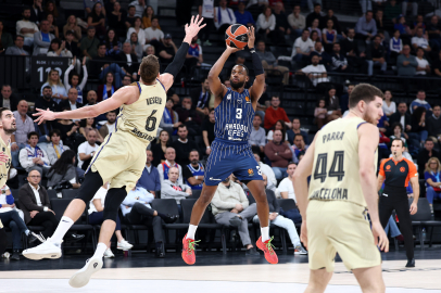 Anadolu Efes - Barcelona: 74-73