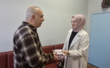 25 yıldır öğrencilerinin yüreğine dokunan görme engelli öğretmen: En çok kendimi ve renkleri görmek isterdim