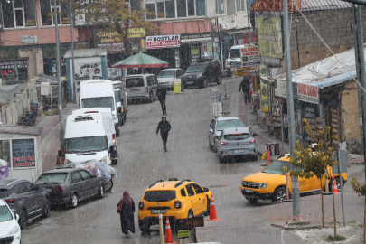 Van'da dolu yağışı etkili oldu