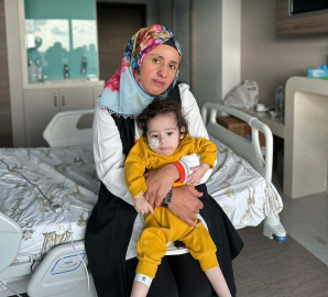 SMA'lı Kerem'in annesi: Oğlumu kardeşlerine kavuşturun